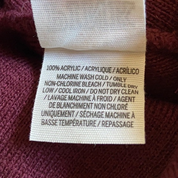 Victoria’s Secret Pom Pom Beanie - Picture 7 of 10